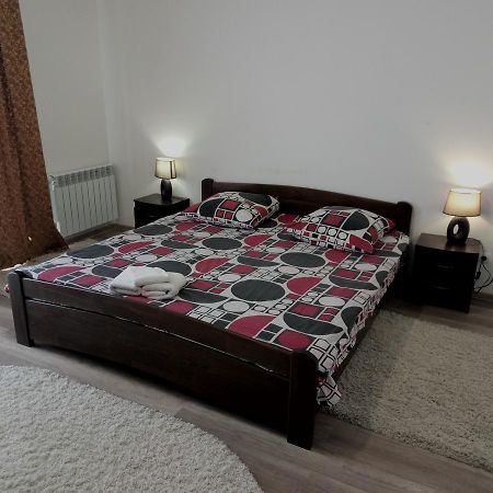 Gil Apartments, On Mynaiska 18 Uzhhorod Bagian luar foto