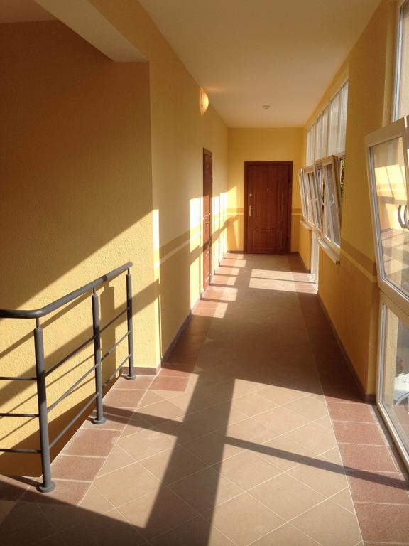 Gil Apartments, On Mynaiska 18 Uzhhorod Bagian luar foto