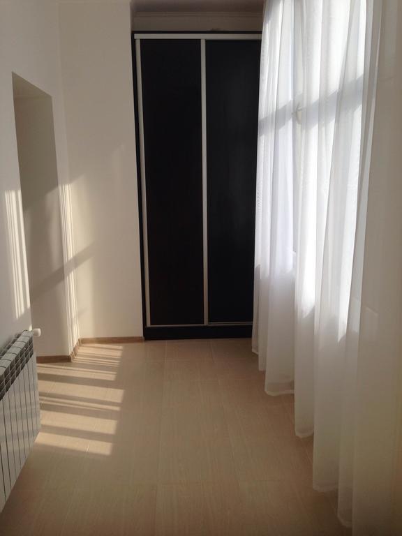 Gil Apartments, On Mynaiska 18 Uzhhorod Bagian luar foto