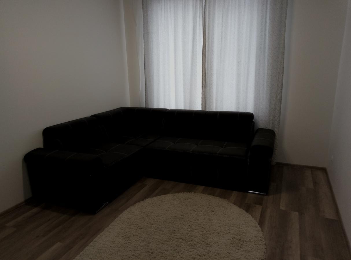 Gil Apartments, On Mynaiska 18 Uzhhorod Bagian luar foto