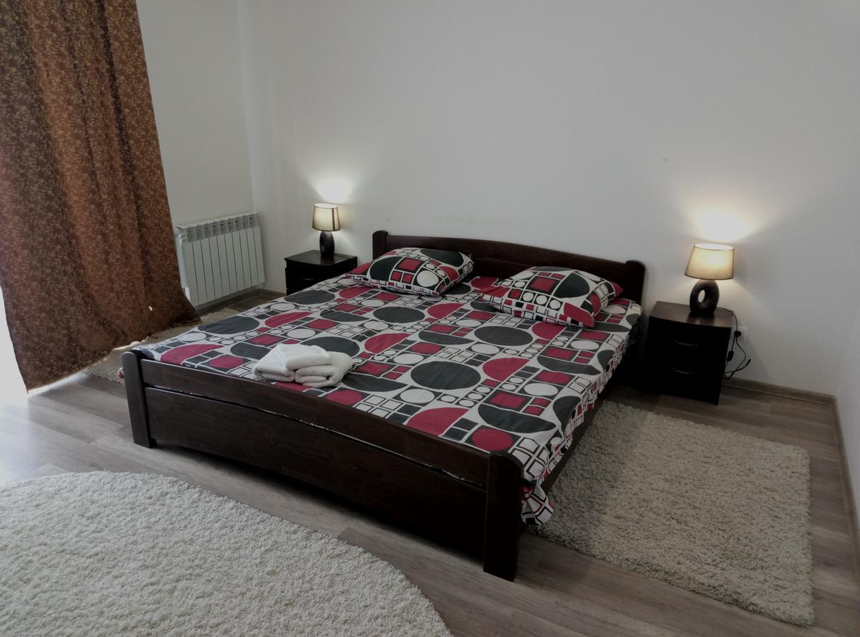 Gil Apartments, On Mynaiska 18 Uzhhorod Bagian luar foto