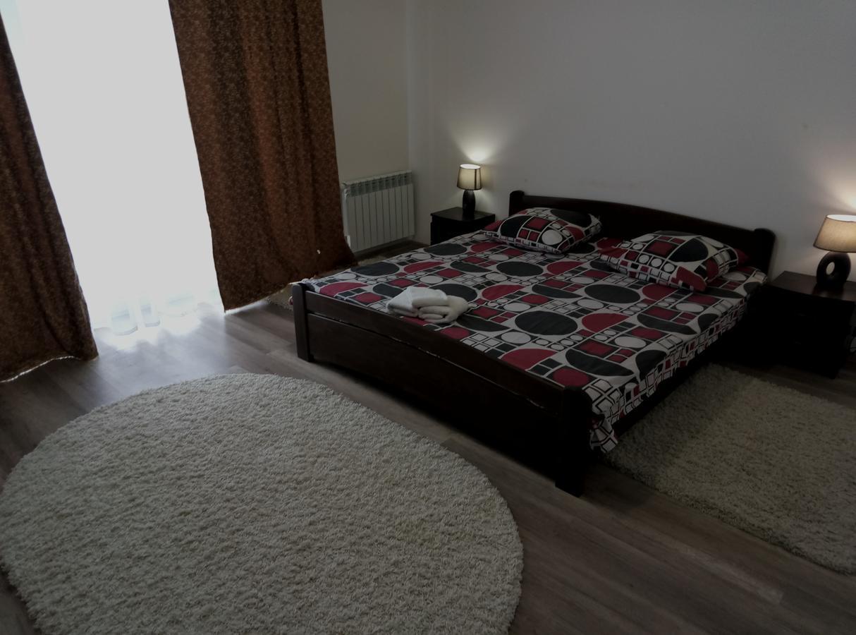 Gil Apartments, On Mynaiska 18 Uzhhorod Bagian luar foto