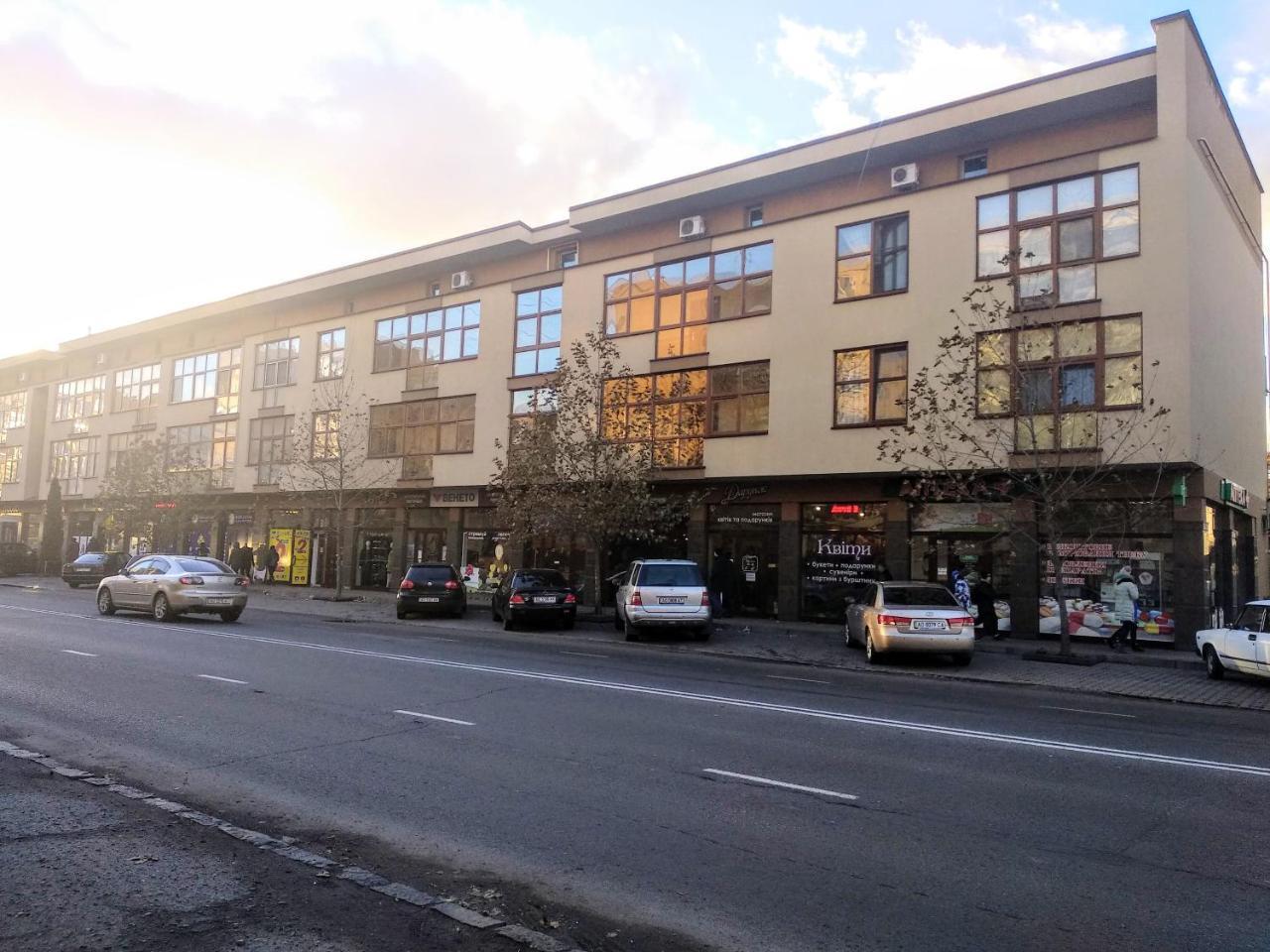 Gil Apartments, On Mynaiska 18 Uzhhorod Bagian luar foto